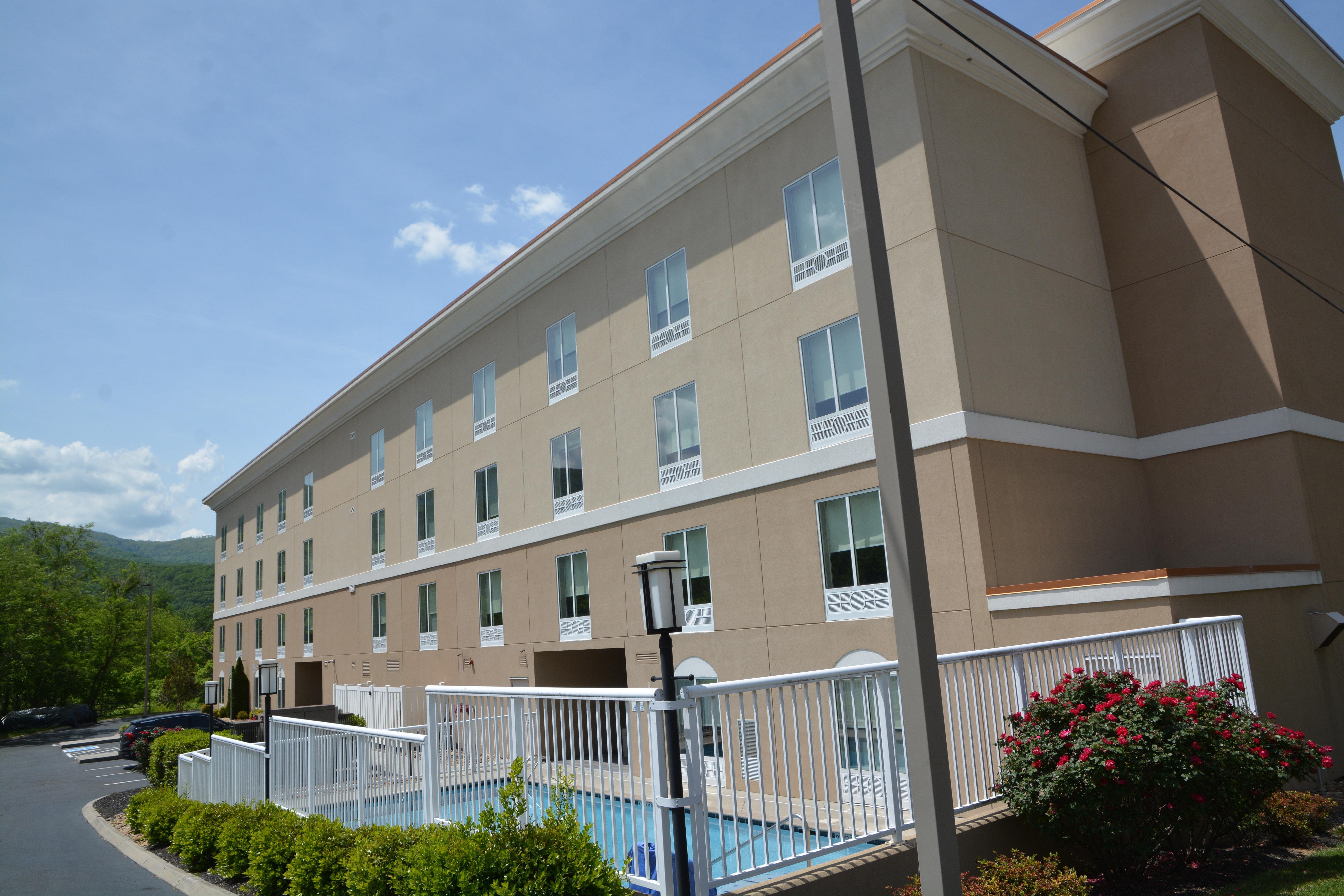 Holiday Inn Express & Suites Caryville By Ihg Exterior photo
