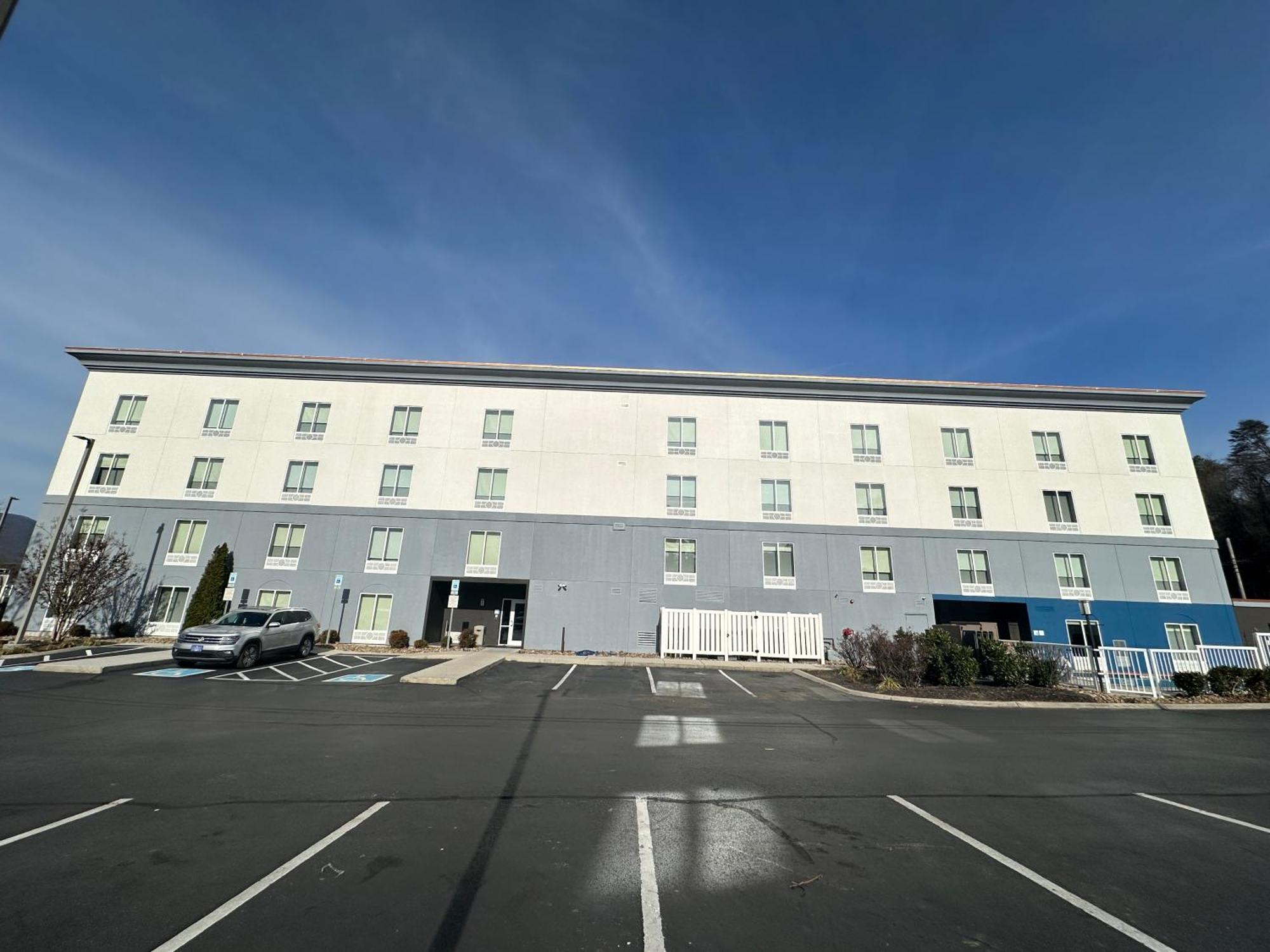 Holiday Inn Express & Suites Caryville By Ihg Exterior photo
